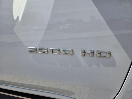 Summit White 2022 Chevrolet Silverado 2500 High Country