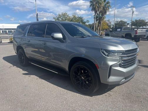 2023 Chevrolet Suburban LT