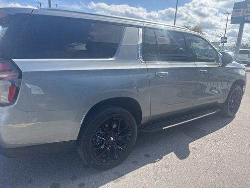 2023 Chevrolet Suburban LT