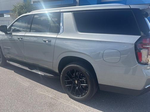 2023 Chevrolet Suburban LT