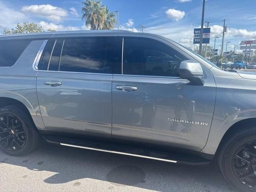 2023 Chevrolet Suburban LT