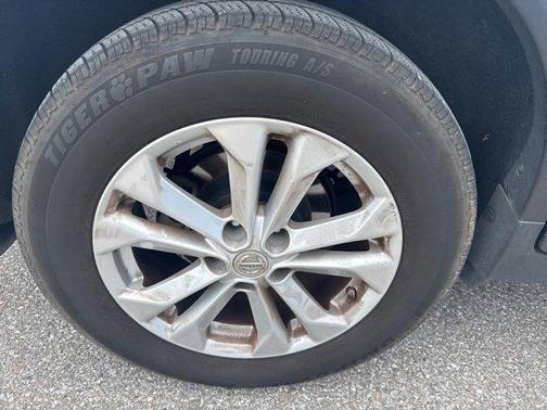 Brilliant Silver 2016 Nissan Rogue SV