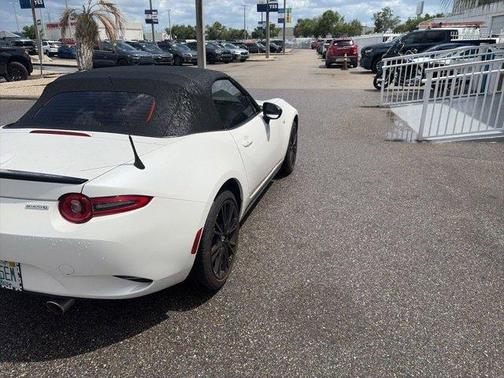 Snowflake White Pearl Mica 2025 Mazda MX-5 Miata Club