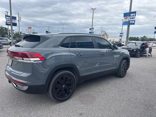 2024 Volkswagen Atlas Cross Sport 2.0T SE w/Technology