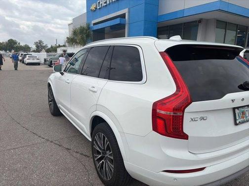 White 2022 Volvo XC90 T5 Momentum 7 Passenger