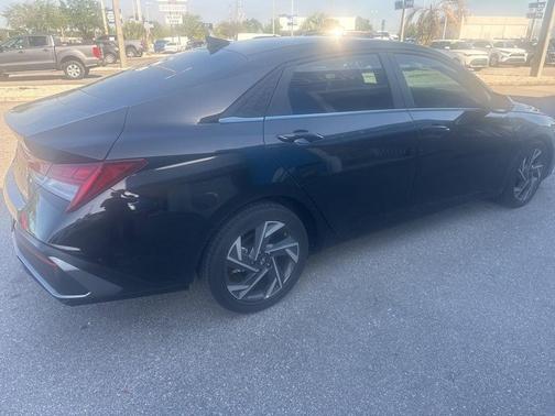 2024 Hyundai ELANTRA HEV Limited