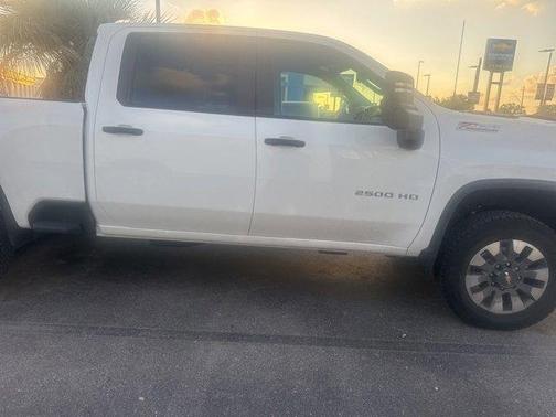 Summit White 2026 Chevrolet Silverado 2500 Custom