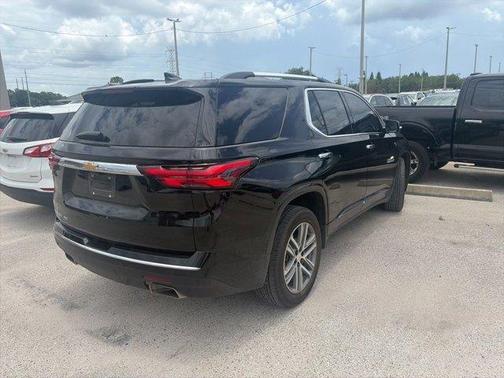 Mosaic Black Metallic 2023 Chevrolet Traverse High Country