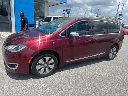 Velvet Red Pearlcoat 2017 Chrysler Pacifica Hybrid Platinum