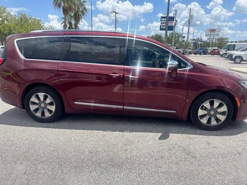 Velvet Red Pearlcoat 2017 Chrysler Pacifica Hybrid Platinum