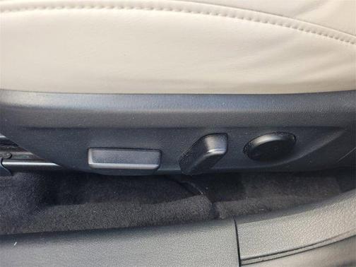 2023 Mazda Mazda3 FWD w/Preferred Package