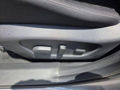 Gun Metallic 2018 Nissan Rogue SV