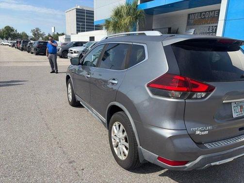 Gun Metallic 2018 Nissan Rogue SV