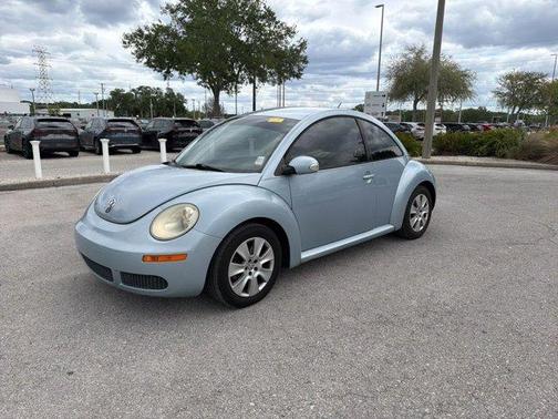 Silver 2009 Volkswagen New Beetle 2.5