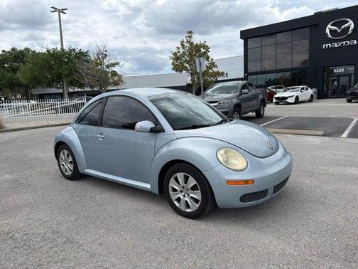 Silver 2009 Volkswagen New Beetle 2.5