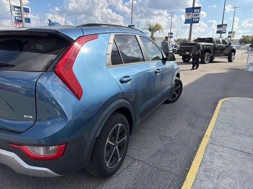 2023 Kia Niro EX