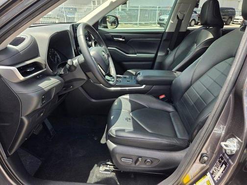 Magnetic Gray 2021 Toyota Highlander XLE