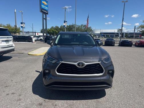 Magnetic Gray 2021 Toyota Highlander XLE