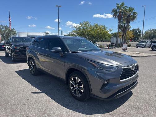 Magnetic Gray 2021 Toyota Highlander XLE