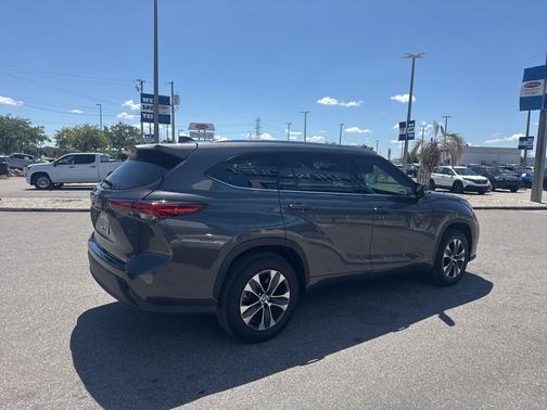 Magnetic Gray 2021 Toyota Highlander XLE