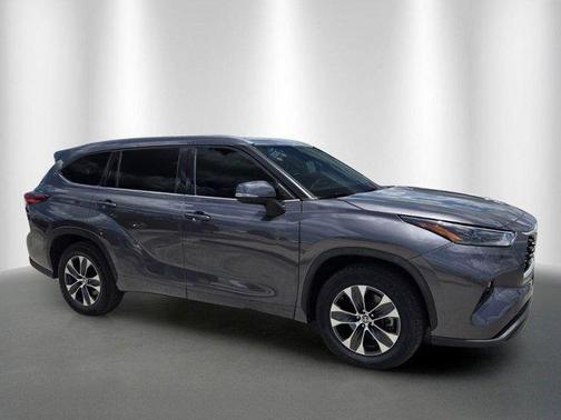 Magnetic Gray 2021 Toyota Highlander XLE