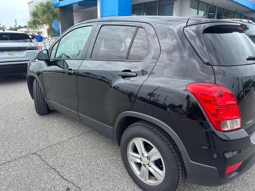 Mosaic Black Metallic 2020 Chevrolet Trax LS