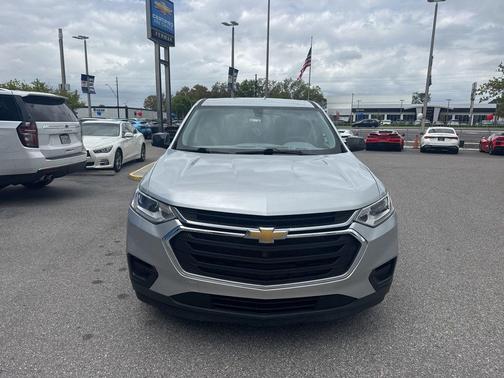 Silver Ice Metallic 2020 Chevrolet Traverse LS