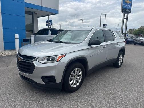 Silver Ice Metallic 2020 Chevrolet Traverse LS