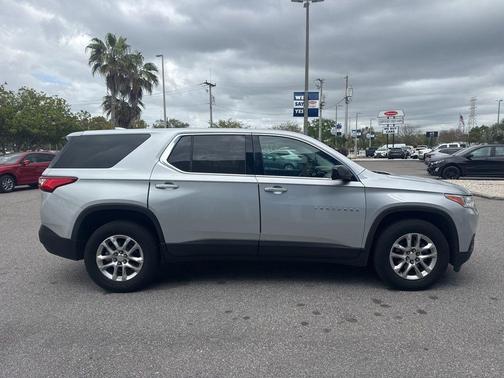 Silver Ice Metallic 2020 Chevrolet Traverse LS