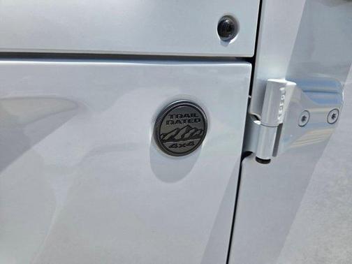Bright White Clearcoat 2021 Jeep Gladiator Sport