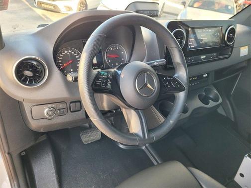 2025 Mercedes-Benz Sprinter 2500 170 WB
