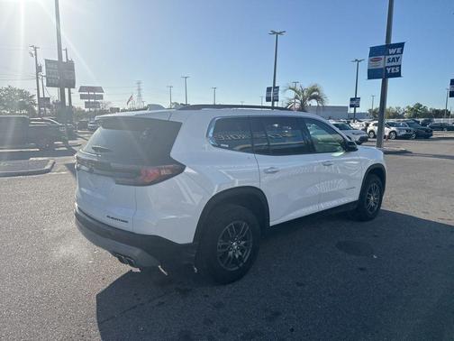 2025 GMC Acadia Elevation