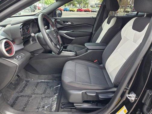 Mosaic Black Metallic 2026 Chevrolet Trax 1RS