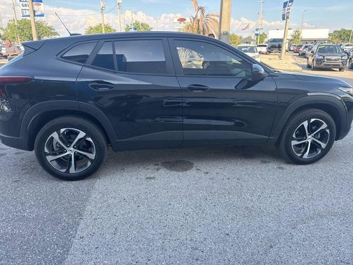 Mosaic Black Metallic 2026 Chevrolet Trax 1RS