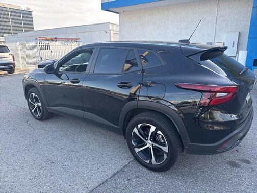 Mosaic Black Metallic 2026 Chevrolet Trax 1RS