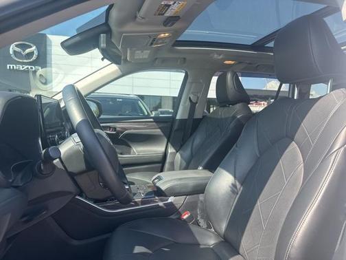 2023 Toyota Highlander Hybrid Platinum