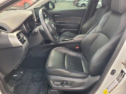 2022 Toyota C-HR XLE