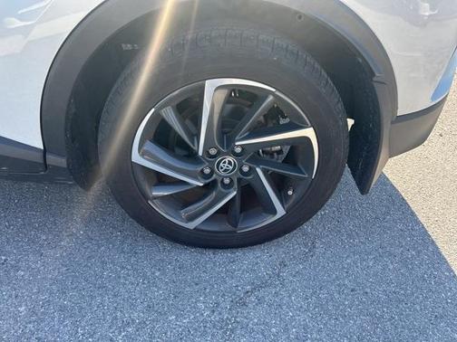 2022 Toyota C-HR XLE