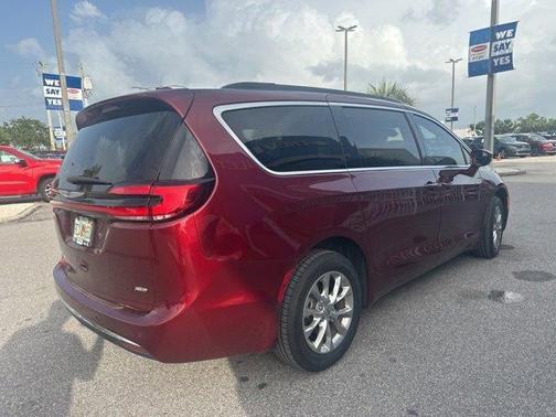 2022 Chrysler Pacifica Touring-L
