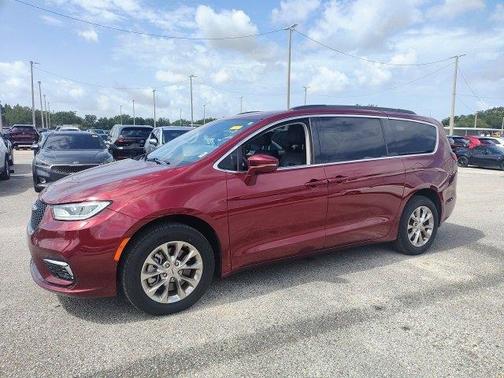 2022 Chrysler Pacifica Touring-L