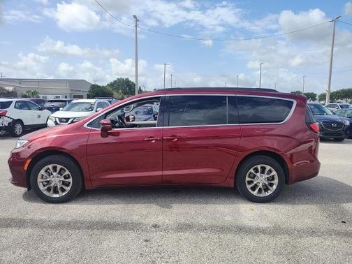 2022 Chrysler Pacifica Touring-L