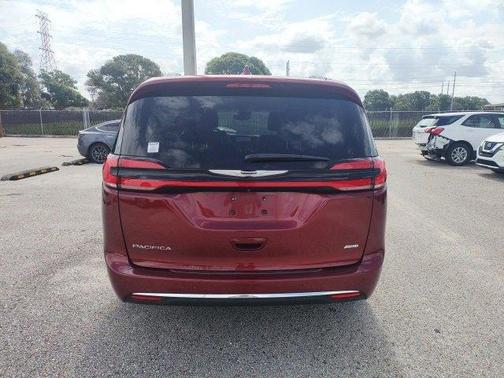 2022 Chrysler Pacifica Touring-L