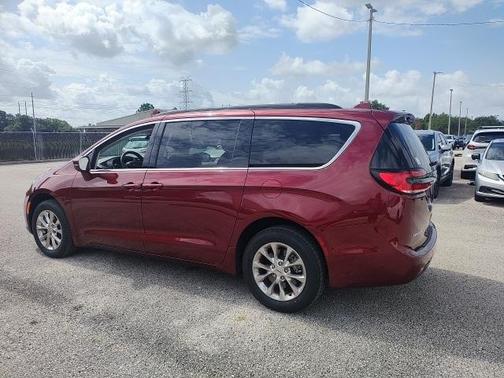 2022 Chrysler Pacifica Touring-L