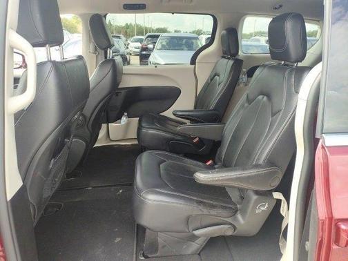 2022 Chrysler Pacifica Touring-L