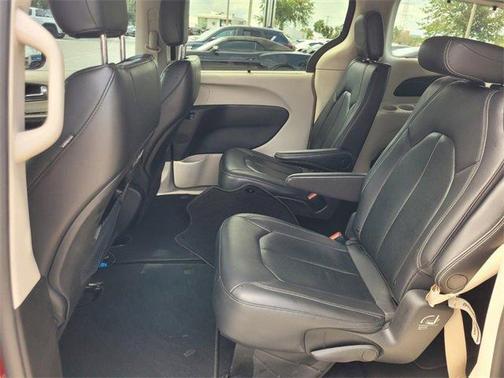 2022 Chrysler Pacifica Touring-L