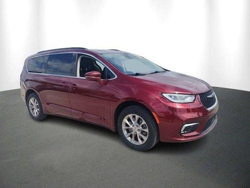 2022 Chrysler Pacifica Touring-L