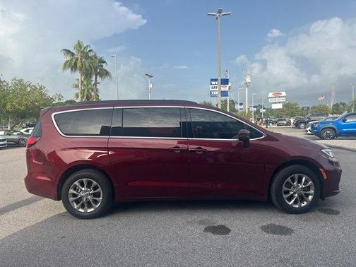2022 Chrysler Pacifica Touring-L
