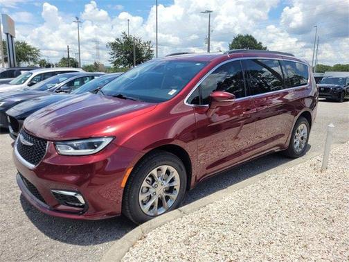 2022 Chrysler Pacifica Touring-L