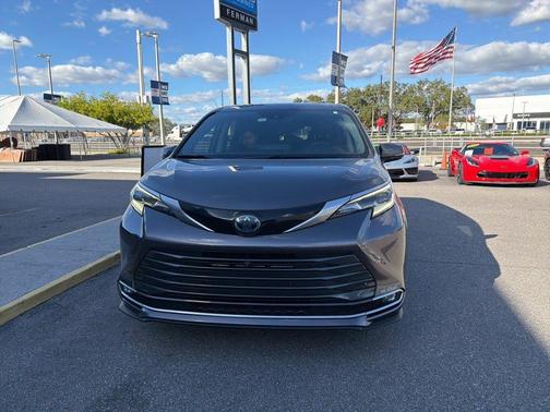 2021 Toyota Sienna Platinum