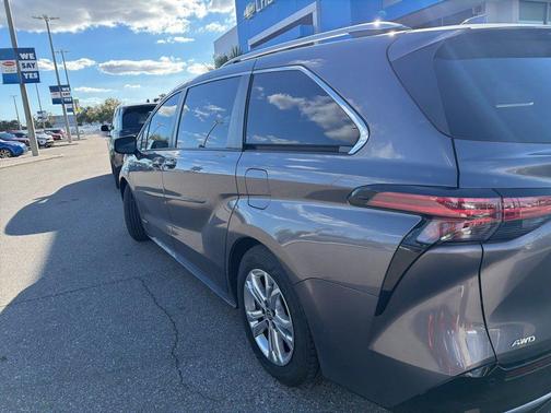 2021 Toyota Sienna Platinum